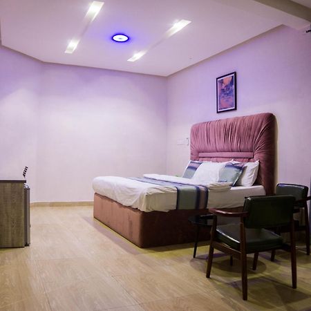 Vibes Suites Kaba ภายนอก รูปภาพ