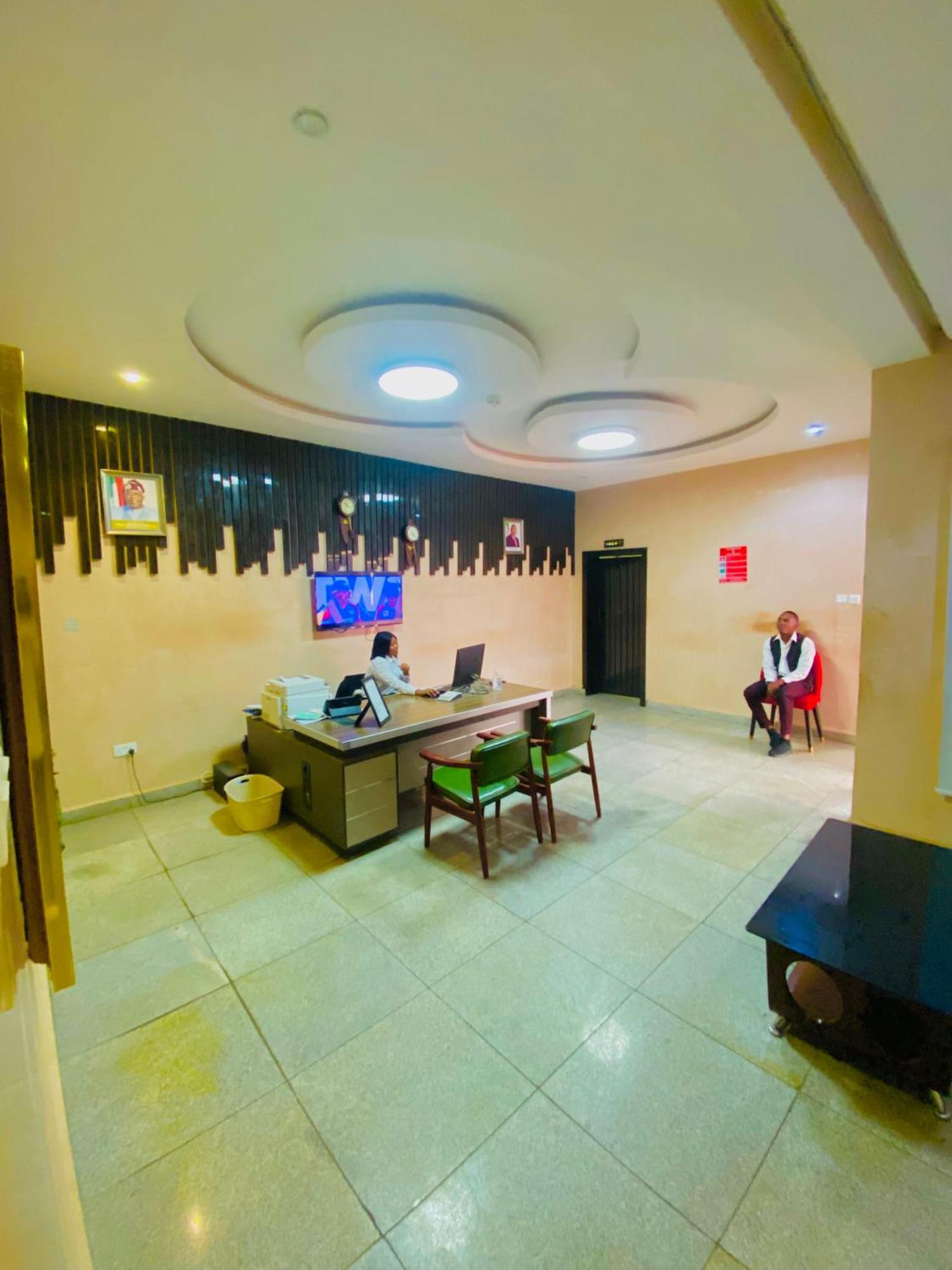 Vibes Suites Kaba ภายนอก รูปภาพ