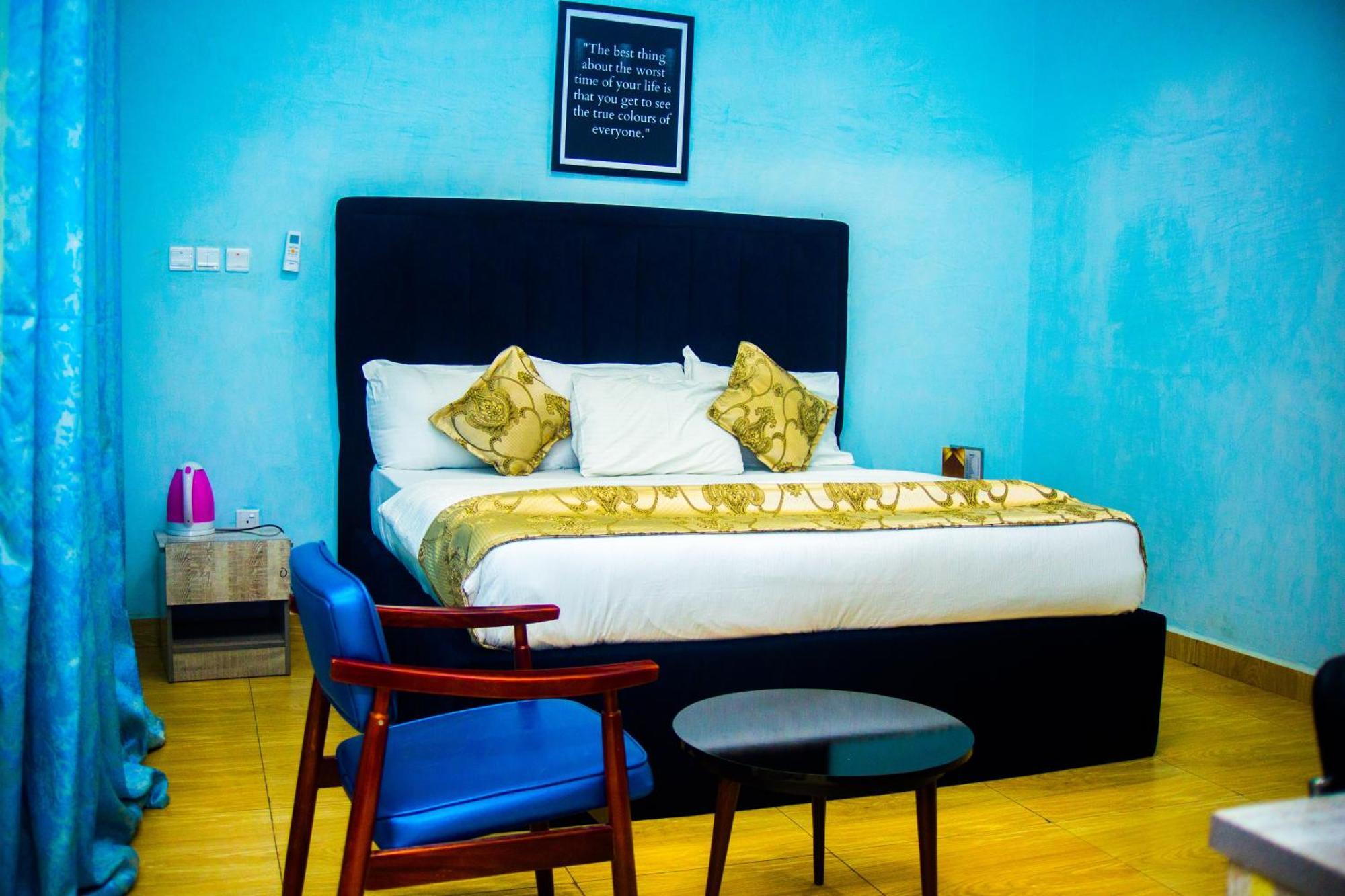 Vibes Suites Kaba ภายนอก รูปภาพ
