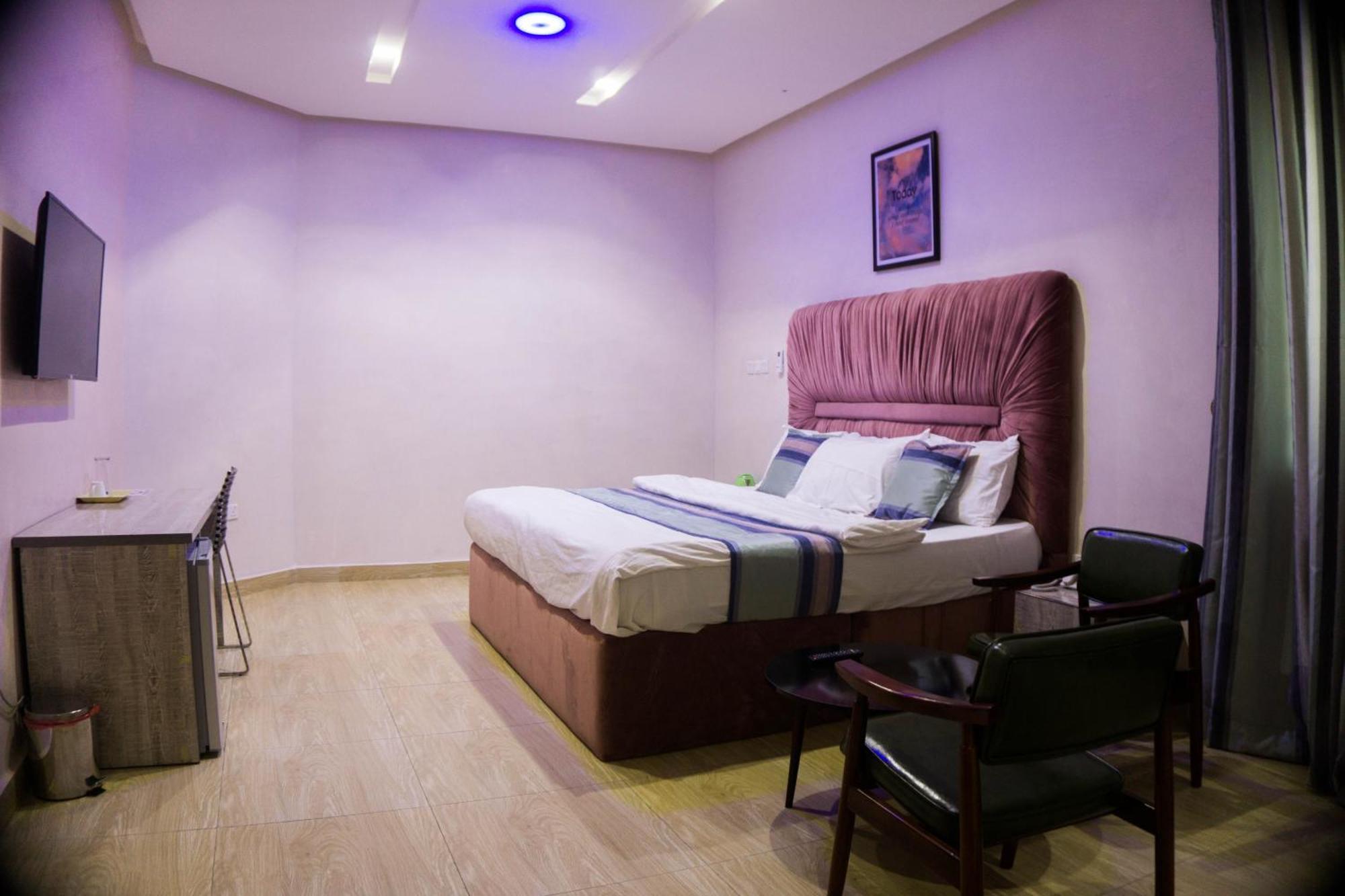 Vibes Suites Kaba ภายนอก รูปภาพ