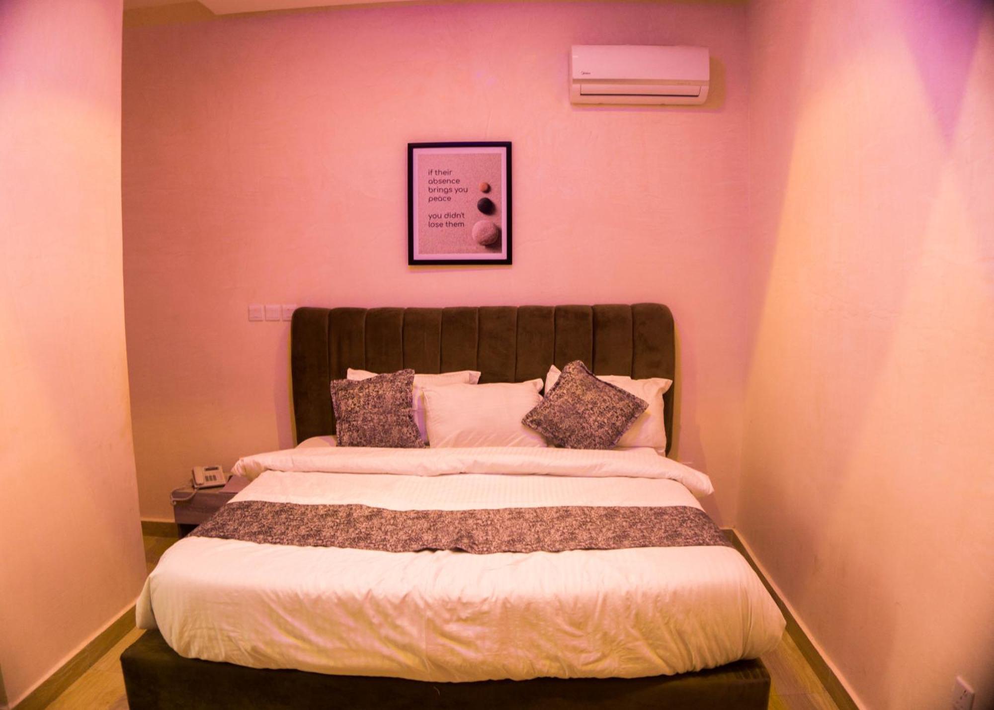 Vibes Suites Kaba ภายนอก รูปภาพ