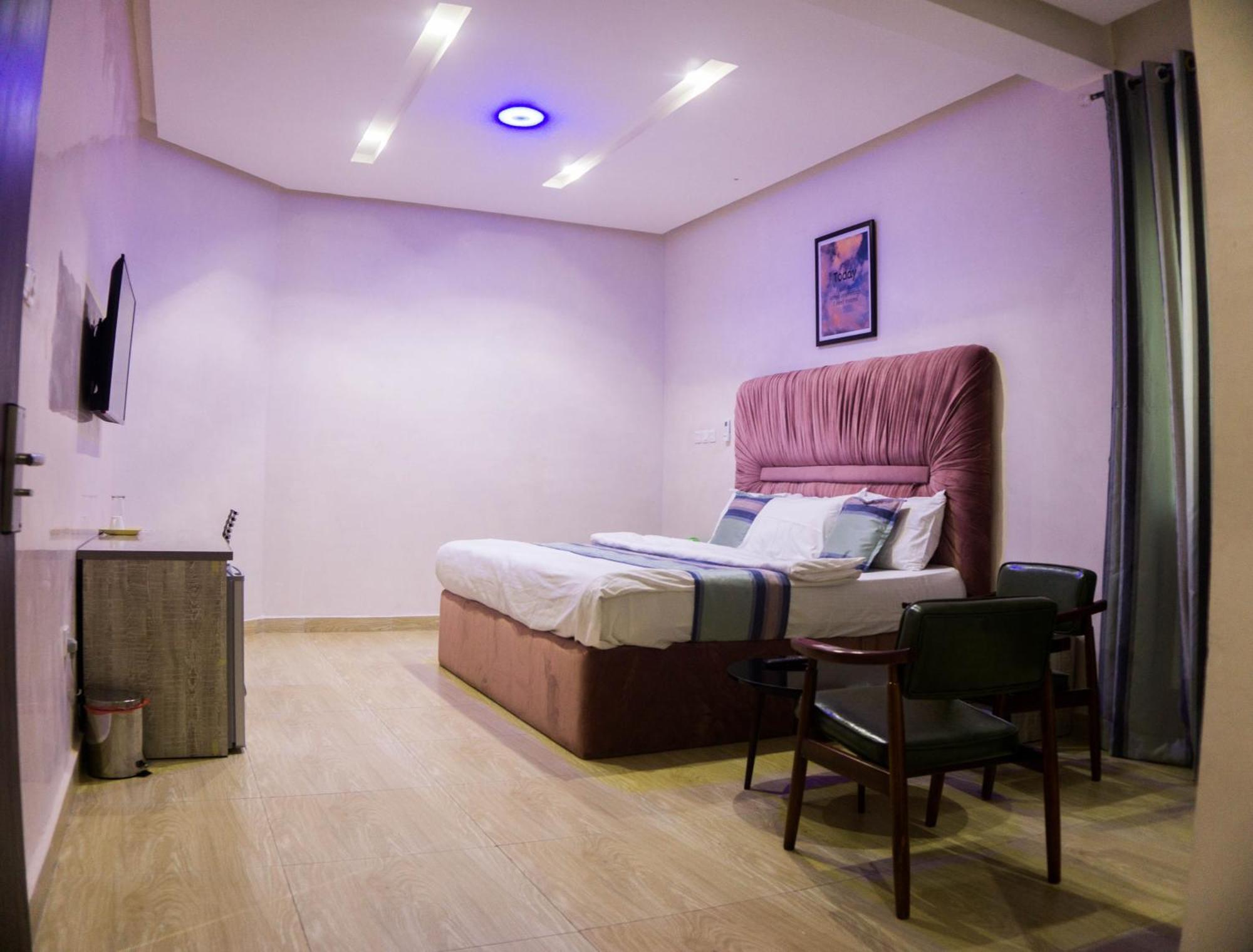 Vibes Suites Kaba ภายนอก รูปภาพ