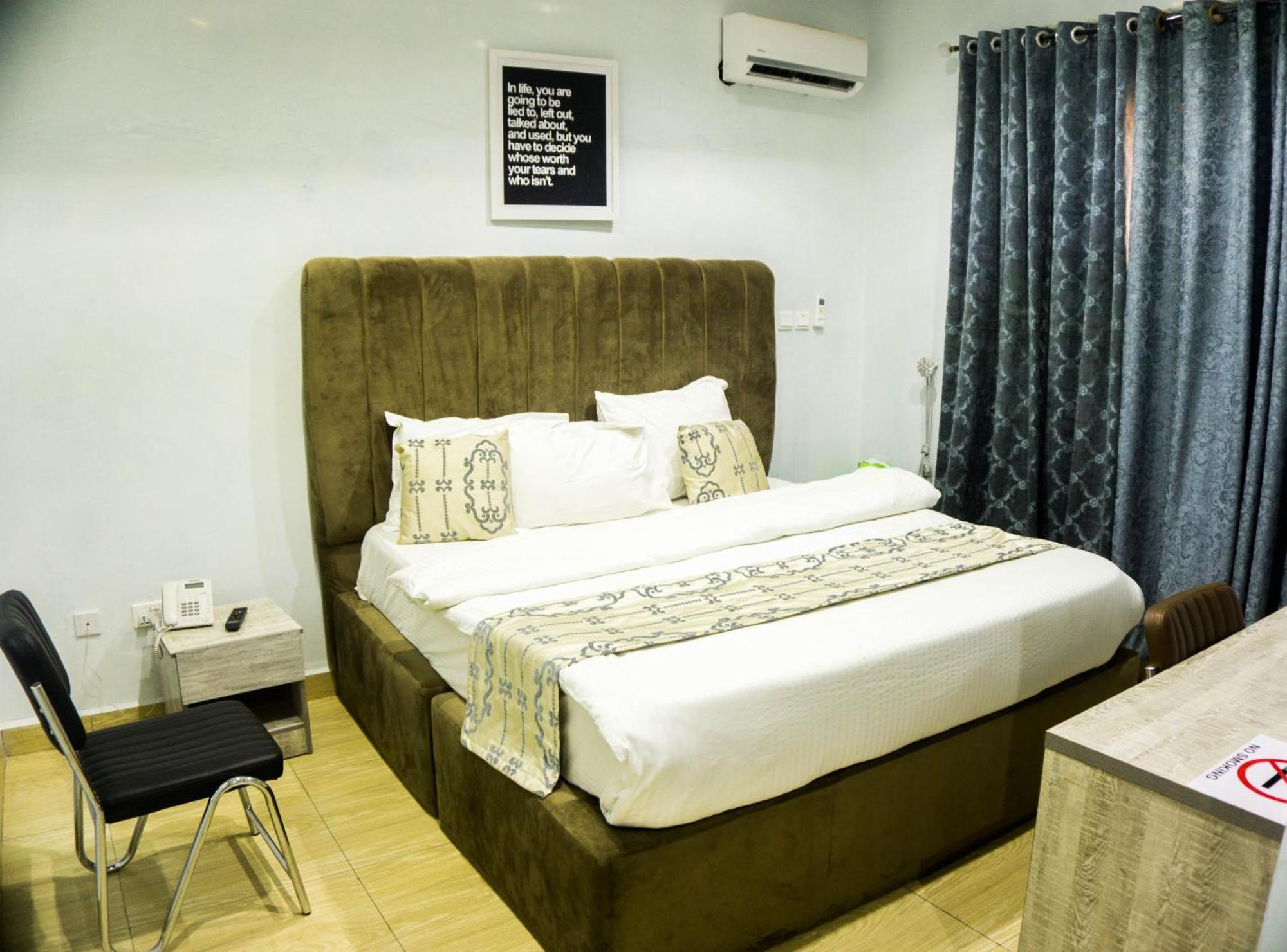 Vibes Suites Kaba ภายนอก รูปภาพ